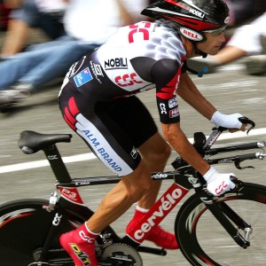 开云体育下载官网-草原特色骑马体验赛，感受大自然的奔跑自由，草原骑马比赛